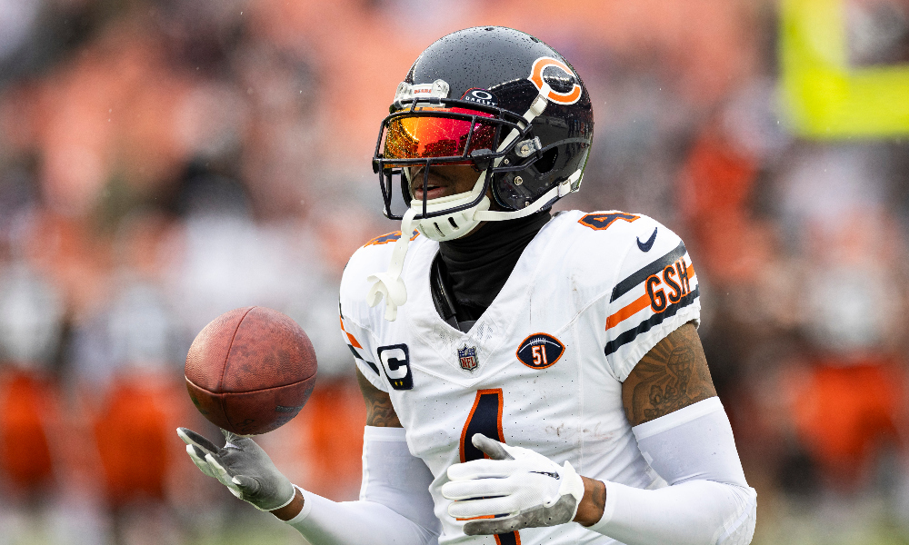 Chicago Bears defensive back Eddie Jackson warms up ahead of game against the Browns