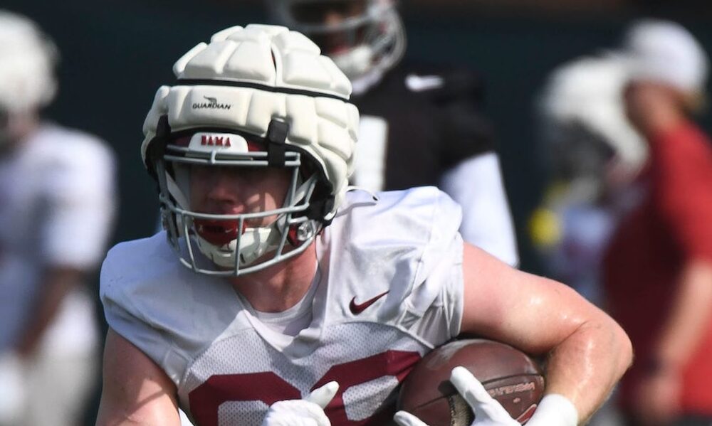 Alabama tight end Ty Lockwood (#89) runs with the football after making a catch in the Crimson Tide's first fall camp practice for 2024.