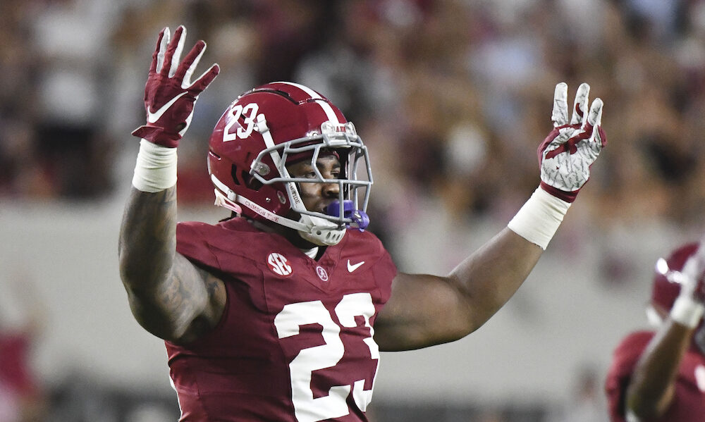 Alabama DL James Smith (#23) holds up four fingers signaling the 4th quarter for Crimson Tide in 2024 matchup versus WKU.