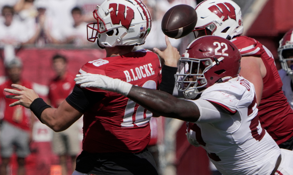 Alabama DL LT Overton forces a fumble against Wisconsin