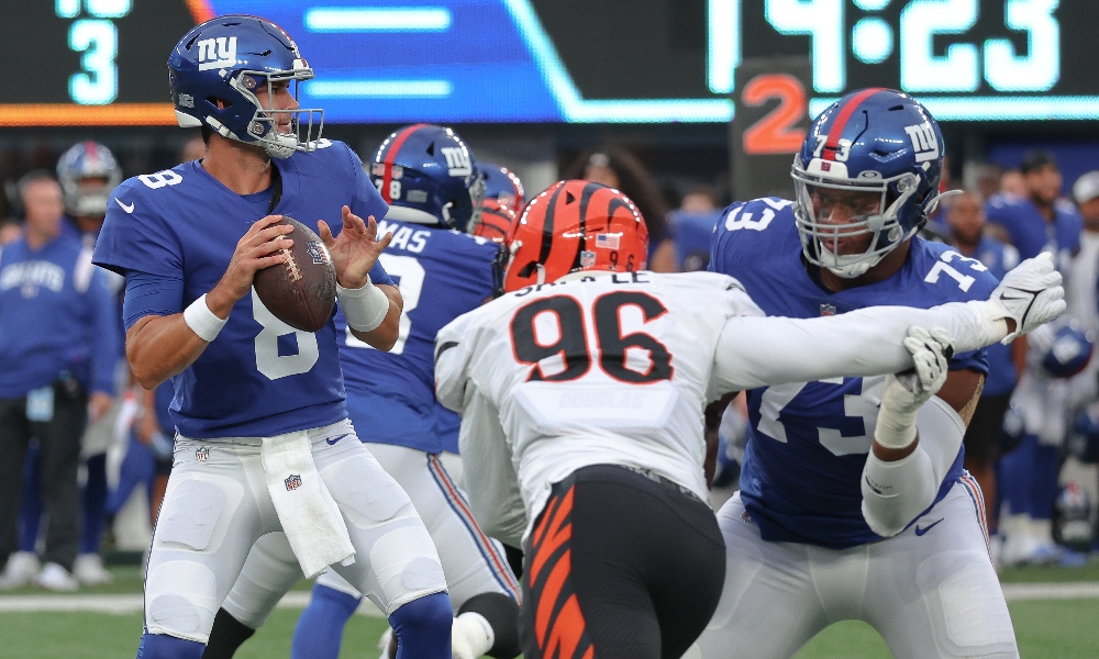 New York Giants offensive lineman Evan Neal in pass protection