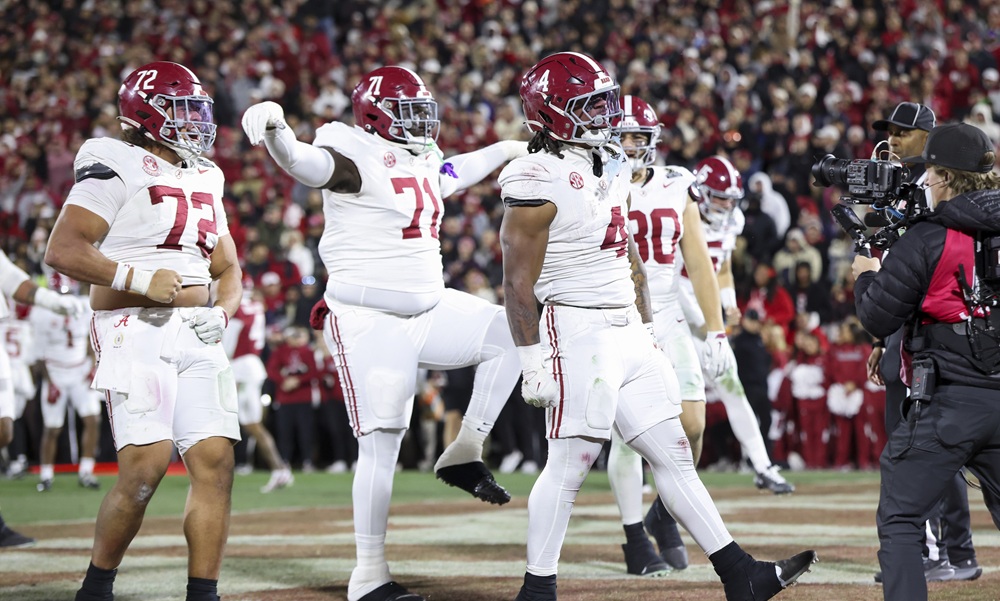 Alabama RB Daniel Hill (#4) celebrates a touchdown versus Oklahoma in first round of CFP.